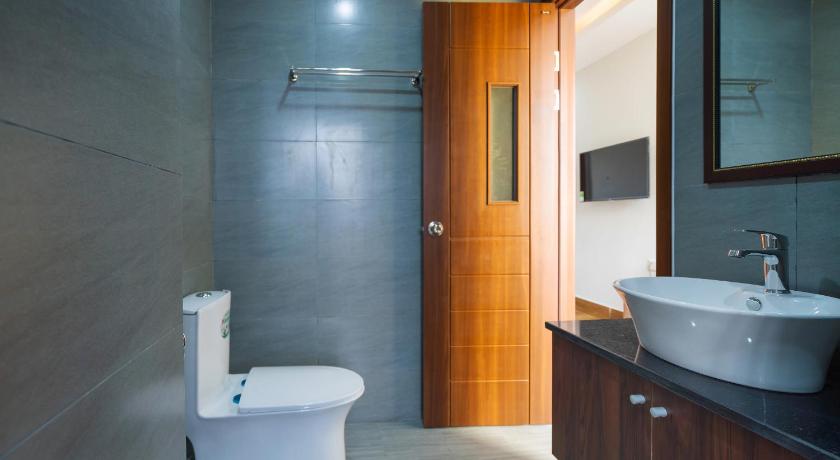 a bathroom with a sink, toilet and bathtub, The Lit Villa in Hoi An