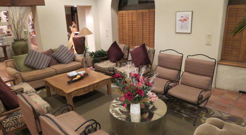 a living room filled with furniture and a table, Poppy Springs Resort & Spa in Mimasaka