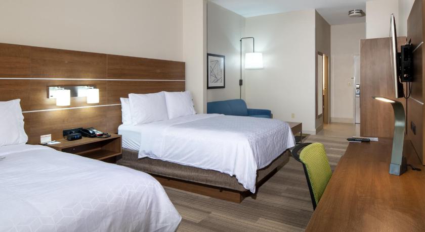 Holiday Inn Express Hotel & Suites Dallas South - DeSoto