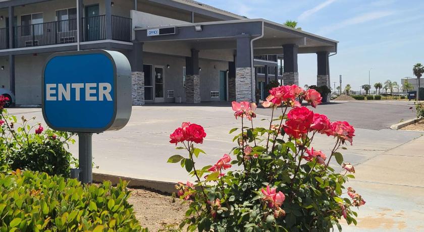 SureStay Hotel by Best Western Chowchilla Yosemite photo