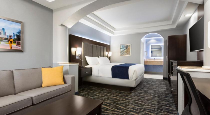 Days Inn & Suites by Wyndham Houston Hobby Airport