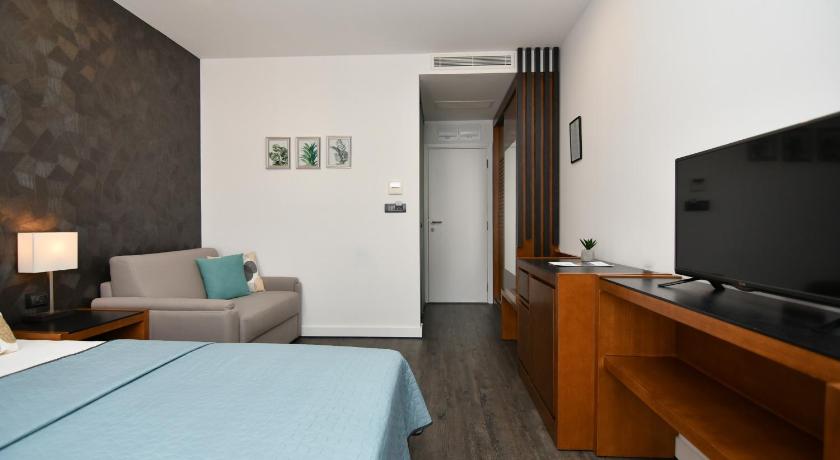 Image of Standard Double Room with Garden View 8