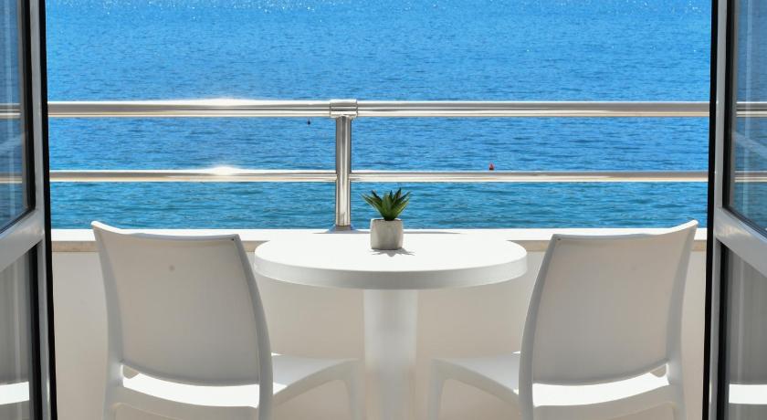 Image of Standard Double Room with Sea View 6