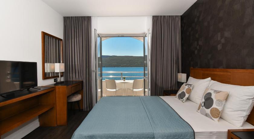 Image of Standard Double Room with Sea View 0