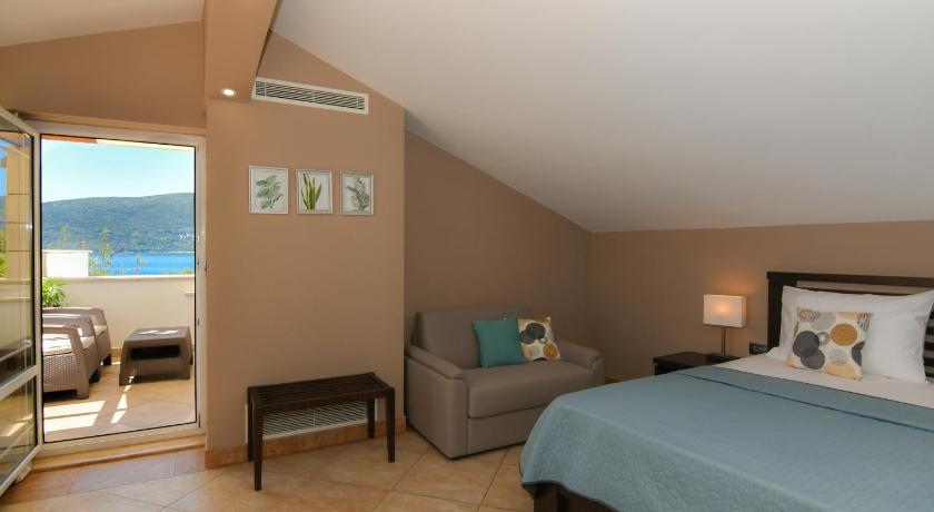Image of Superior Double Room with Sea View 6