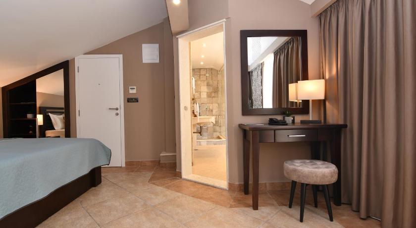 Image of Superior Double Room with Sea View 7