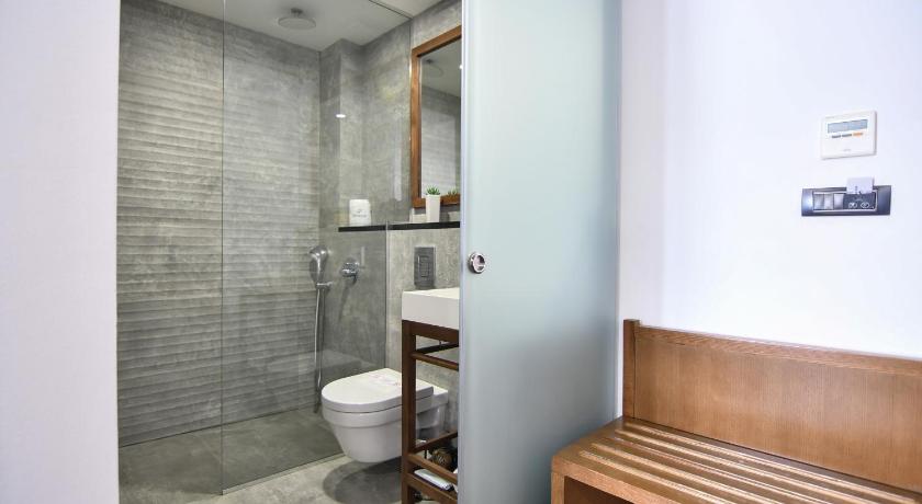 Image of Standard Triple Room Garden View 16