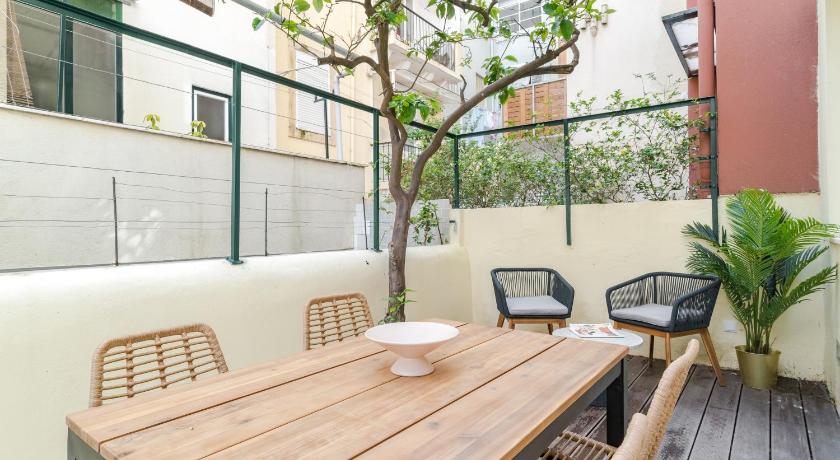 Casa Boma Lisboa - Modern and Stylish Apartment with Private Terrace - Lapa IV — Hotel in Lisbon
