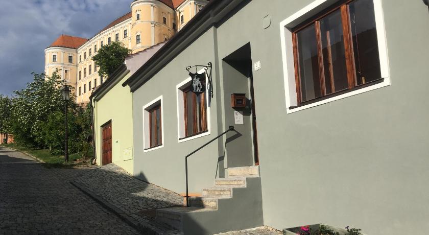 Castle-Wall-Inn