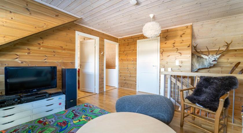 Three-Bedroom Holiday Cottage photo
