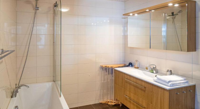 Three-Bedroom Holiday Cottage photo