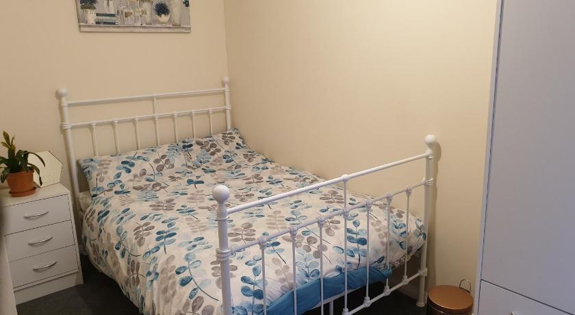 Chatham Private Rooms — Hotel in Gillingham
