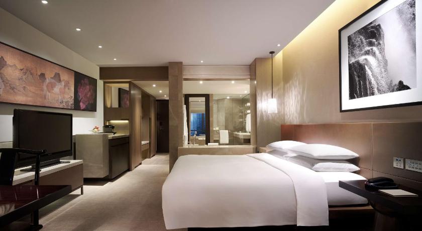 Image of 1 King Bed City View 1