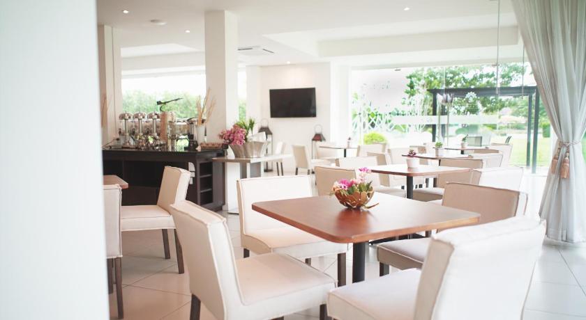 サラブリー The White Garden Premier Saraburi 3つ星 ホテル 外観