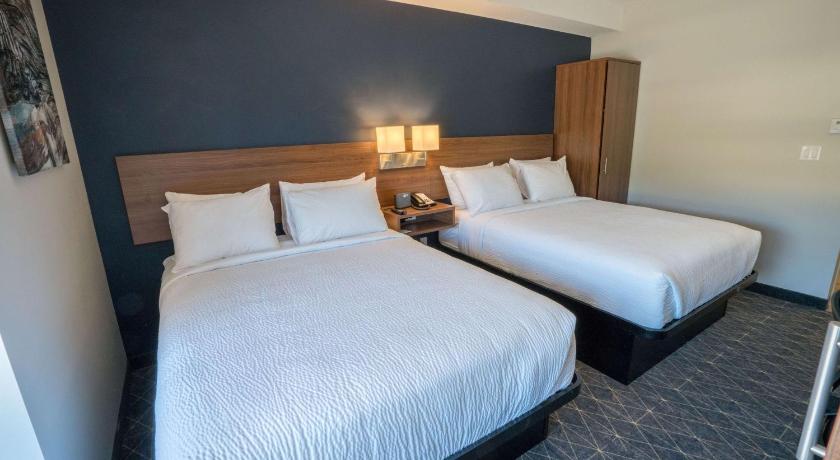 Microtel Inn & Suites by Wyndham Kelowna