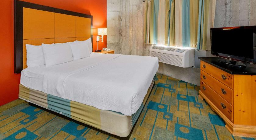 Image of 1 King Bed, Non-Smoking 1