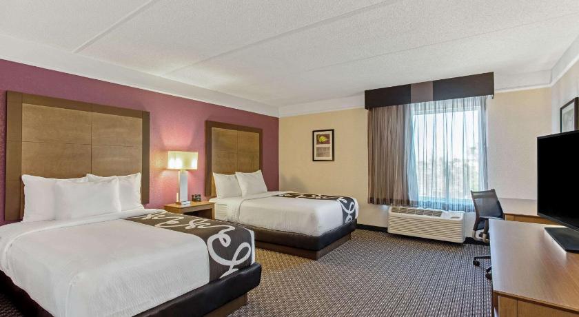 Image of 2 Double Beds, Mobility/Hearing Impaired Accessible Room, Non-Smoking 0