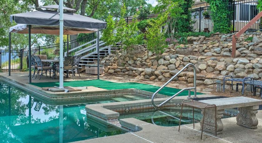 Unique Yosemite Mountaintop Retreat on 100 Acres photo