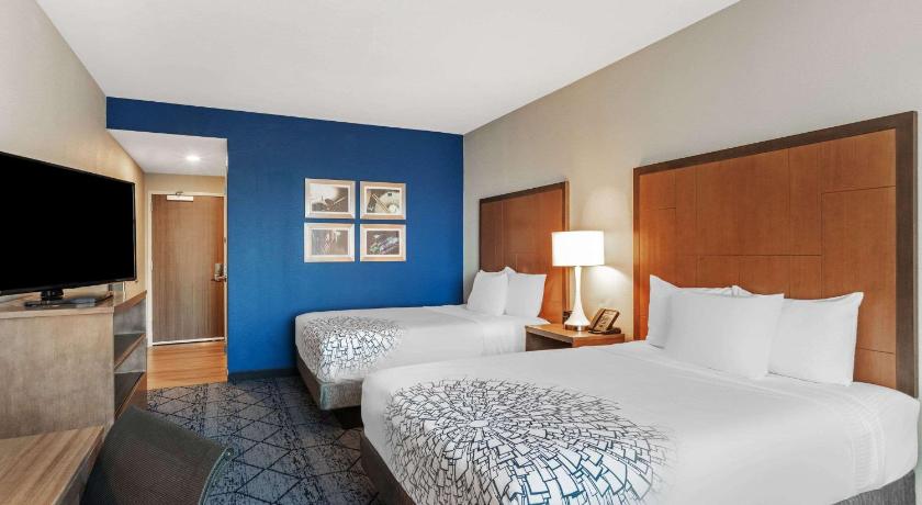 La Quinta Inn & Suites by Wyndham Kansas City Beacon Hill