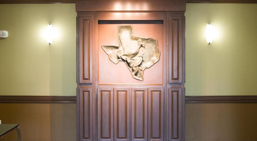 Holiday Inn Express Hotel & Suites Wolfforth photo