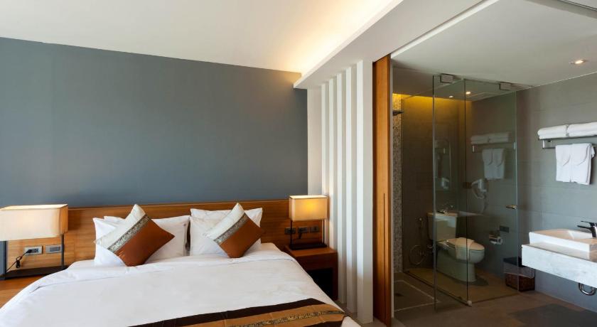 Image of Executive Deluxe Suite Balcony Jacuzzi 7