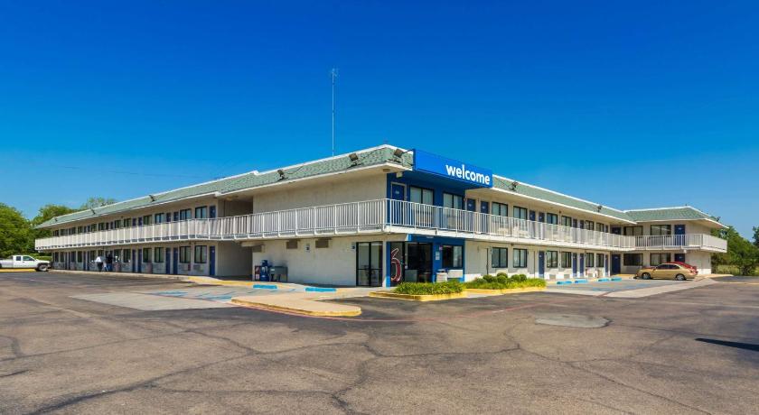 Motel 6-Bellmead, TX - Waco