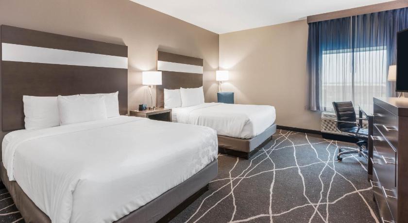 La Quinta Inn and Suites by Wyndham Houston Spring South