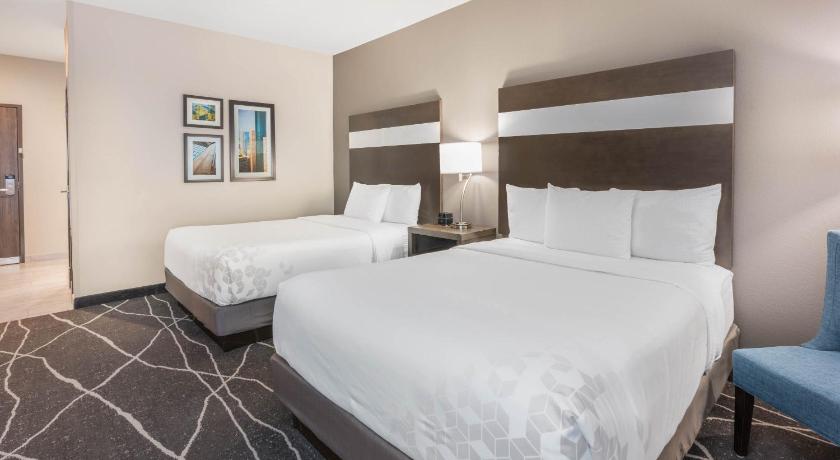 La Quinta Inn and Suites by Wyndham Houston Spring South