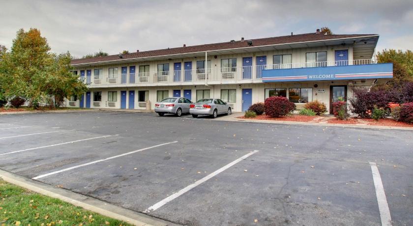 Motel 6-Des Moines, IA - North