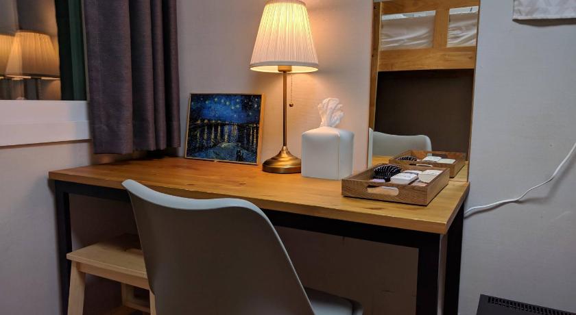 Image of Small Twin Room 5