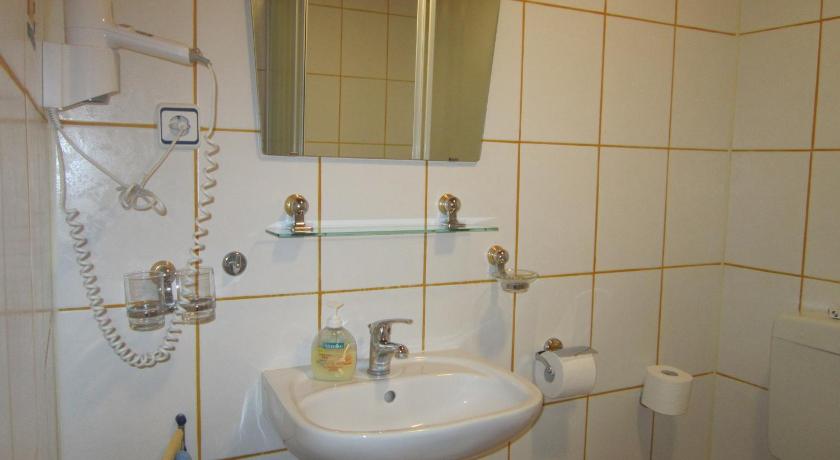 Image of Standard Single Room with Shower 2