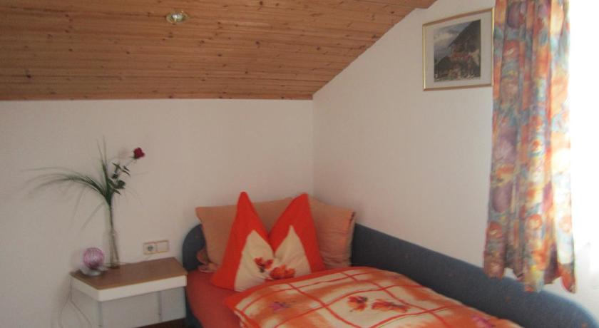 Image of Triple with Private Bathroom 3
