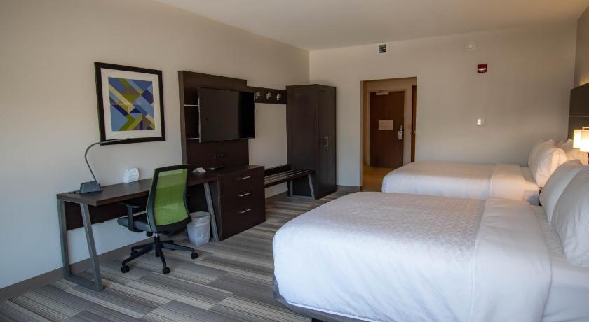 Holiday Inn Express and Suites Tonawanda Buffalo Area