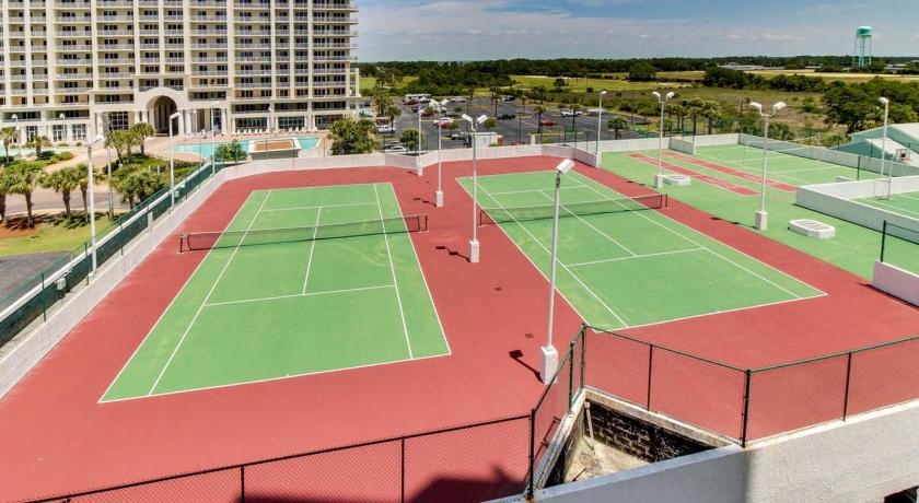 a tennis court with several tennis players on it, Surfside Resort 4 by Vacasa in Destin (FL)