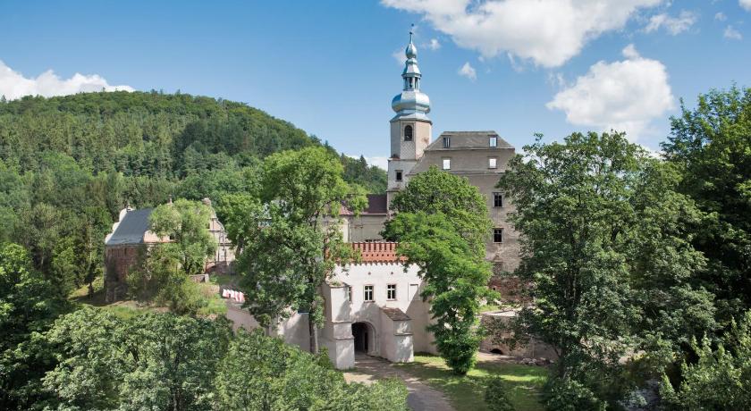Zamek Sarny - Schloss Scharfeneck — Hotel in Jelenia Gora
