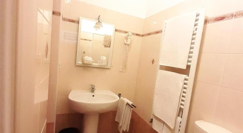 Image of Double or Twin Room with Private Bathroom 9