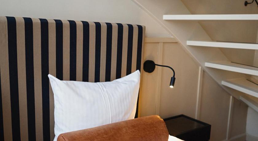 Image of Quadruple Room with Canal Views 5