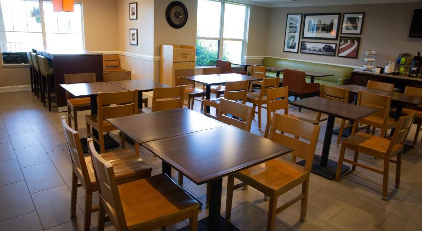 Country Inn & Suites by Radisson, Burlington (Elon), NC