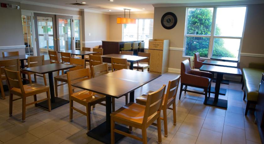 Country Inn & Suites by Radisson, Burlington (Elon), NC