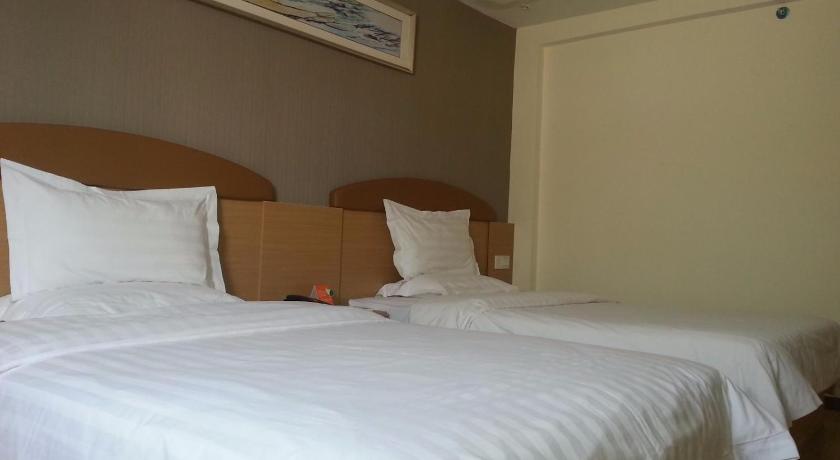 7 Days Inn Deyang Wenmiao Square photo