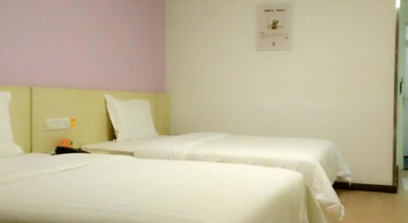 7 Days Inn Wuhan Tianhe Airport Songjiagang Metro Station photo