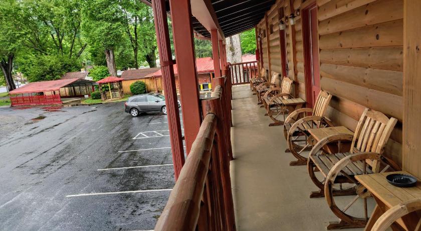 Smoky Falls Lodge photo