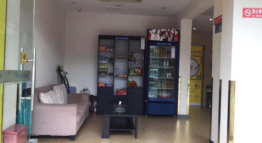 7 Days Inn  Chengdu Wuhouci Provincial Orthopedic Hospital Metro Station – Chengdu, IL