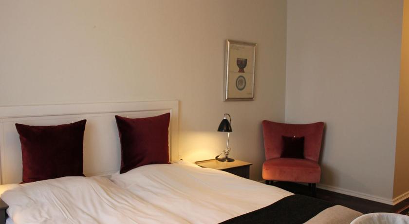 Image of Superior Double or Twin Room with Sea View 7