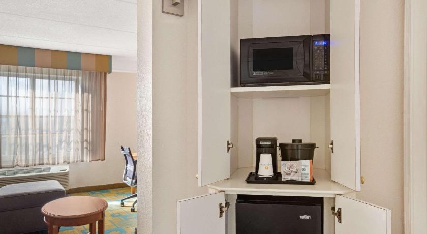 La Quinta Inn & Suites by Wyndham Ft. Lauderdale Plantation