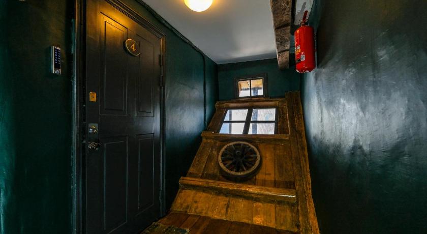 Image of 4, Blacksmith’s Attic Small - Sauna 8 11