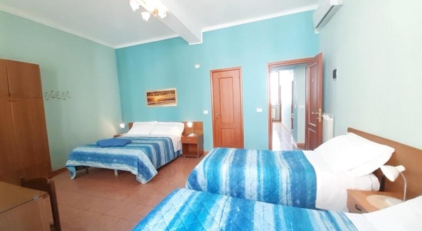 Image of Large Family Room 5