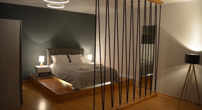 Cinema Zeus Studios - ATH Airport — Hotel in Athens