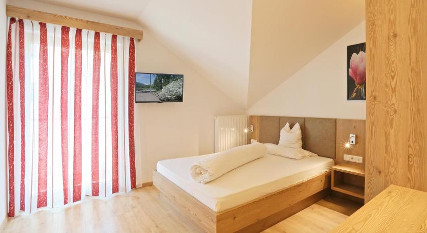 Pension Alpenhof B&B photo
