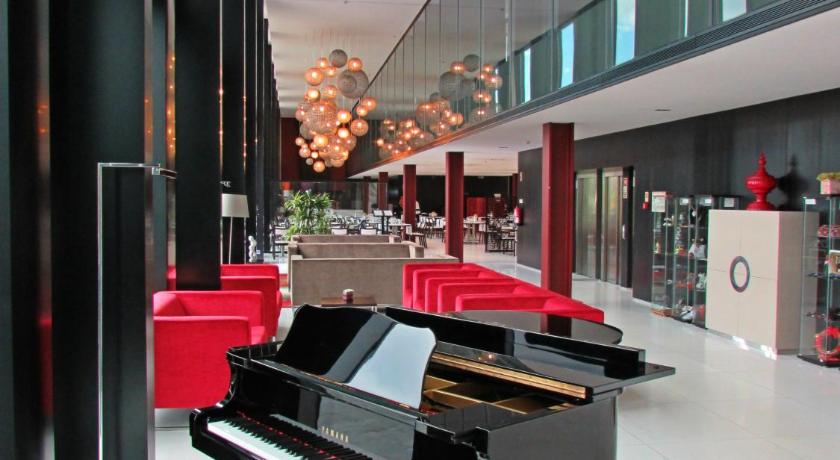 비아나 도 카스텔로 악시스 비아나 비즈니스 앤 스파 호텔 (Axis Viana Business & SPA Hotel) 4성급 호텔 객실